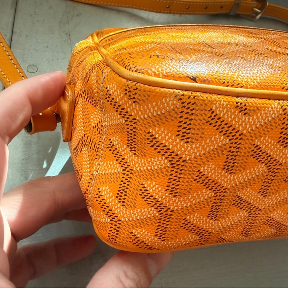 AUTHENTIC GOYARD CAP VERT YELLOW CROSSBODY BAG - Picture 5 of 16